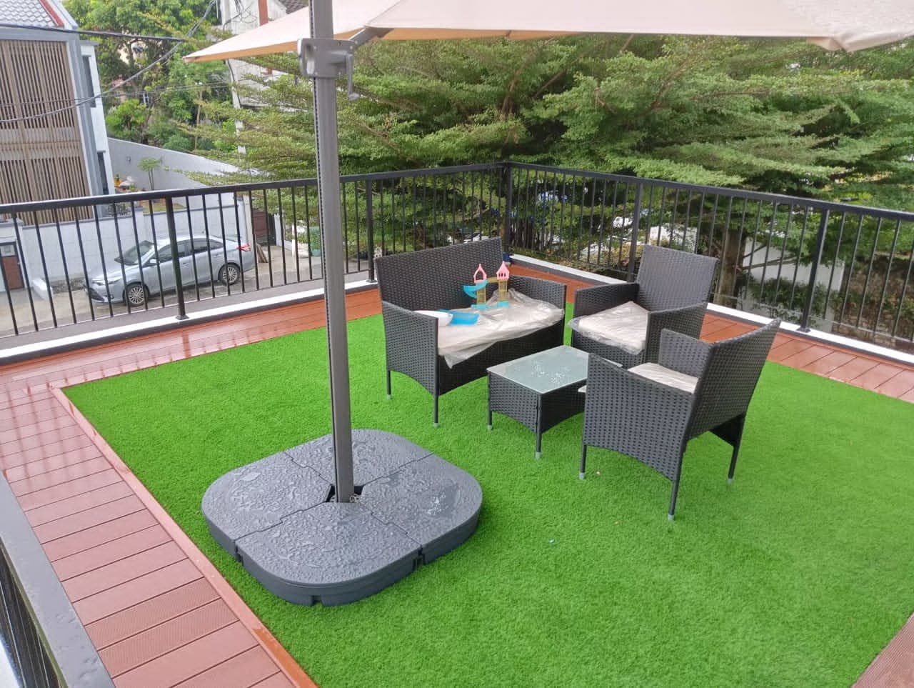 Composite Decking with Fire Pit for Cozy Outdoor Gatherings