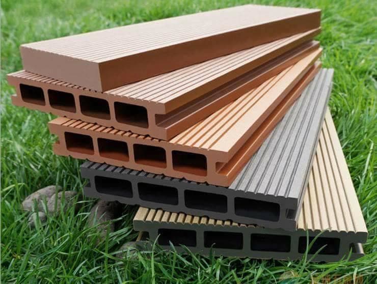 Stunning Deck Design with a Blend of Wood and Composite Materials